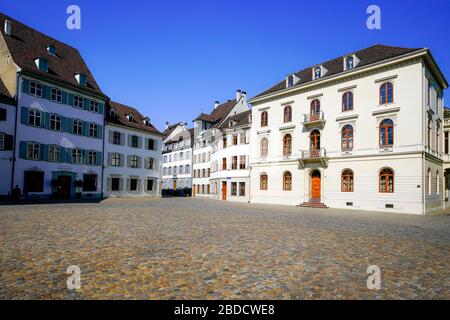 Edifici residenziali a Munsterplatz nel centro storico di Basilea, Svizzera. Foto Stock