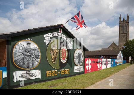 15.07.2019, Belfast, Irlanda del Nord, Gran Bretagna - murale politico dedicato all'esercito britannico, Newtownards Road, Protestant East Belfast, a destra Foto Stock