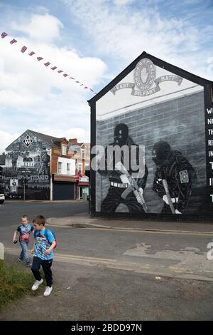 15.07.2019, Belfast, Irlanda del Nord, Gran Bretagna - militante, murale politico dell'UVF, protestante Belfast Est. L'UVF (Ulster Volontarii Force, Foto Stock