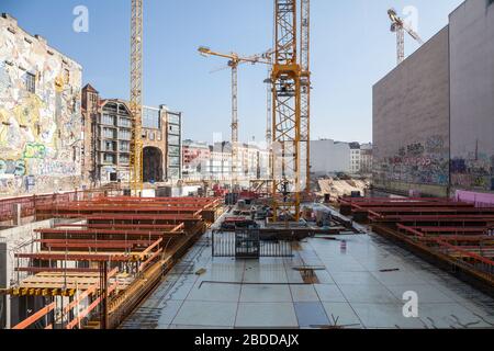 23.03.2019, Berlino, Berlino, Germania - cantiere Tacheles-Areal nella Friedrichstrasse di Berlino-Mitte. 00P190323D396CAROEX.JPG [VERSIONE DEL MODELLO Foto Stock