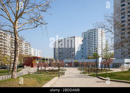 07.04.2019, Berlino, Berlino, Germania - Marzahn Promenade a Berlino-Marzahn. 00P190407D487CAROEX.JPG [VERSIONE MODELLO: NON APPLICABILE, VERSIONE PROPRIETÀ: N Foto Stock