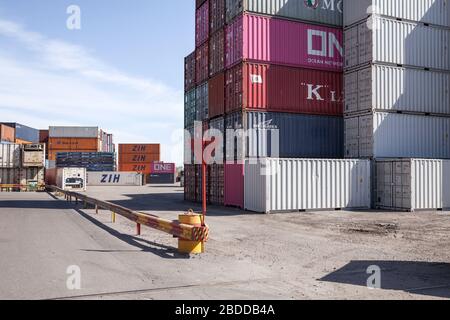 20.04.2019, Amburgo, Amburgo, Germania - Area di stoccaggio container ad Amburgo-Peute. 00P190420D583CAROEX.JPG [VERSIONE MODELLO: NON APPLICABILE, PROPRIETÀ Foto Stock