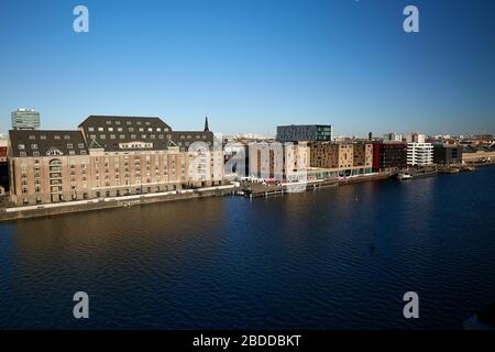 05.02.2020, Berlino, Berlino, Germania - Panoramica della città del quartiere Friedrichshain all'ex porto orientale. Sulla Sprea tra Oberbaumbruecke e E. Foto Stock