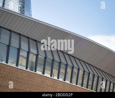 Vista delle gronde e del tetto. London Bridge Station, Londra, Regno Unito. Architetto: Grimshaw, 2019. Foto Stock