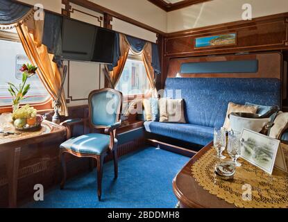 Compartimento di lusso su un treno turistico; Trans-Siberian Express; compartimento di prima classe; ferrovia russa; Foto Stock