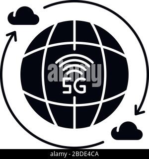 Icona a forma di glifo nero della tecnologia wireless 5G. Standard globale. Cloud computing. Copertura della rete cellulare mobile. Simbolo della silhouette sullo spazio bianco. Vettore Illustrazione Vettoriale