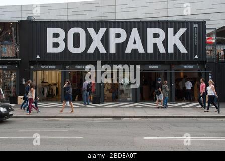 Spedizione Containers Shopping Mall Glass Boxpark, 2-10 Bethnal Green Road, Shoreditch, Londra, E1 6GY by Waugh Thistleton Architects Foto Stock
