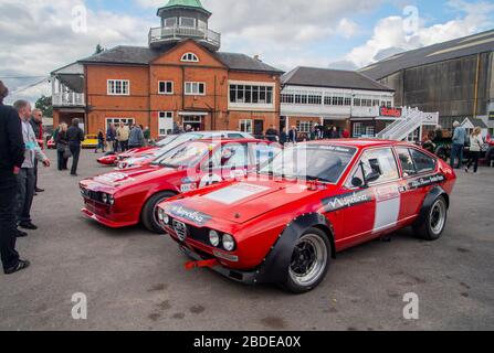 Alfa Romeos al Brooklands Motorsport Day GTV e 155 Foto Stock