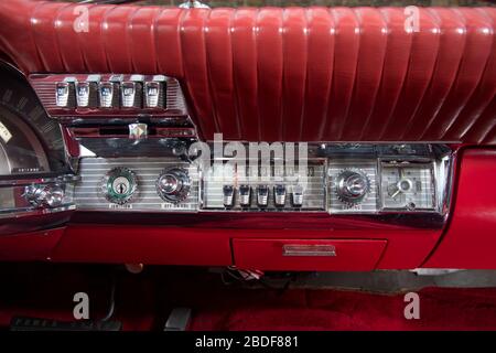 1961 Chrysler Newport Convertible Classic American Car Foto Stock