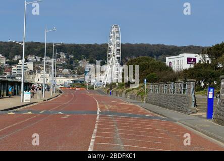 Weston-Super-Mare, Regno Unito. 8 aprile 2020. Regno Unito Weather.Scenes da Weston Super Mare durante il blocco Covid 19 durante l'inizio di aprile heatwave. Credit: Robert Timoney/Alamy Live News Foto Stock