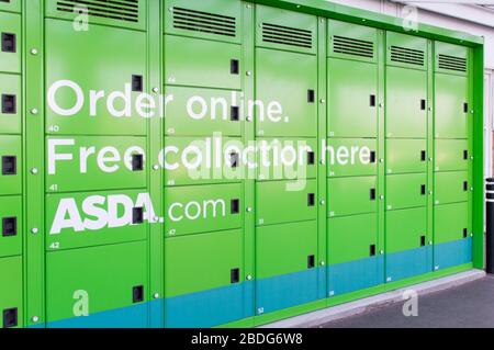 SCATOLE di stoccaggio ASDA Click and Collect con sistema Smart Lock Foto Stock