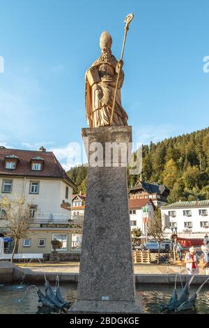 La statua di San Blasius a Sankt Blasien, Germania Foto Stock