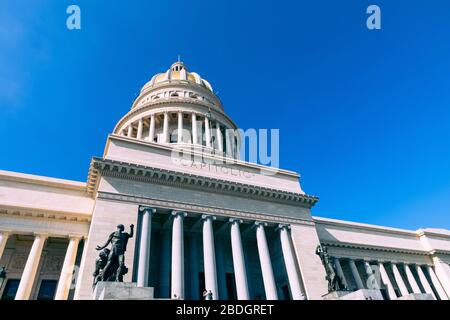 HAVANA, CUBA - 10 DICEMBRE 2019: Palazzo del Campidoglio nazionale conosciuto come El Capitolio in l'Avana, Cuba. Foto Stock