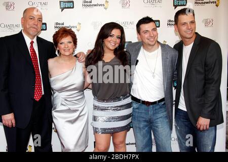 Al, Caroline, Lauren, Albie e Christopher Manzo hanno dipinto al BRAVO 'LE VERE CASALINGHE DEL NEW JERSEY' STAGIONE DUE PREMIERE TAPPETO ROSSO AL BROWNSTONE A PATERSON, NJ IL 3 MAGGIO 2010 Credit: Scott Weiner/MediaPunch Foto Stock