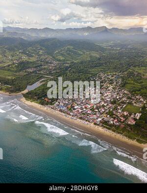 Volo aereo Equadoriano spiaggia stagione Foto Stock