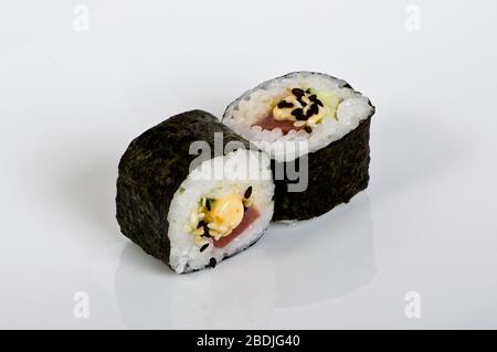 Panini di tonno, avocado e sesamo Foto Stock