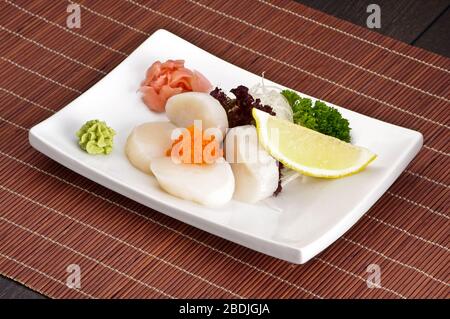 Calamari nigiri. Cucina giapponese Foto Stock