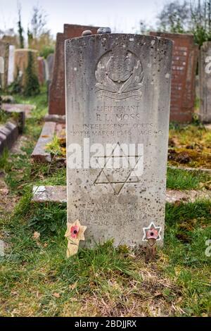 Tomba di un tenente ebreo britannico del British Intelligence Corps durante la seconda guerra mondiale sul vecchio cimitero di Southampton Common, Inghilterra, Regno Unito Foto Stock