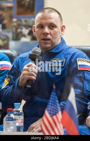 Baikonur, Kazakistan. 8 aprile 2020. Expedition 63 membro dell'equipaggio russo Ivan Vagner di Roscosmos, durante una conferenza stampa durante la quarantena all'interno del Cosmonaut Hotel al Baikonur Cosmodrome 8 aprile 2020 a Baikonur, Kazakhstan. Soyuz MS16 lancerà alla Stazione spaziale Internazionale con Chris Cassidy della NASA, Anatoly Ivanishin e Ivan Vagner di Roscosmos il 9 aprile per una missione di sei mesi e mezzo presso il laboratorio orbitante. Credit: Andrey Shelepin/NASA/Alamy Live News Foto Stock