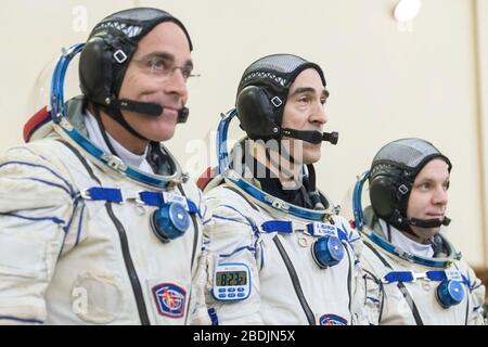 Spedizione 63 membri dell'equipaggio Russi Ivan Vagner, destra, Anatoly Ivanishin, centro, di Roscosmos e americano Chris Cassidy della NASA, durante la seconda giornata di esami di qualificazione dell'equipaggio presso il Gagarin Cosmonaut Training Center 12 marzo 2020 a Star City, Russia. Soyuz MS16 lancerà alla Stazione spaziale Internazionale portando le tre il 9 aprile per una missione di sei mesi e mezzo al laboratorio orbitante. Foto Stock