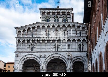 Facciata in stile gotico della Cattedrale di Lucca (Cattedrale di San Martino), Toscana, Italia Foto Stock