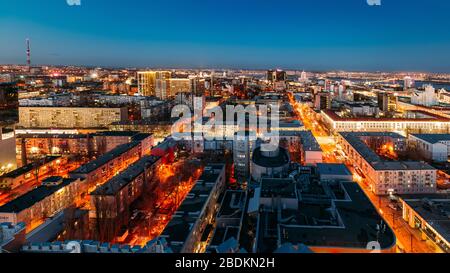 Notte Voronezh skyline, città moderna, vista aerea Foto Stock