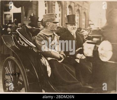 Re Vittorio Emanuele III d'Italia e Presidente francese Poincare. Foto Stock