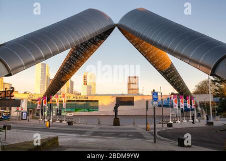 Whittle Arch in Millennium Place. Coventry, West Midlands, Inghilterra Foto Stock