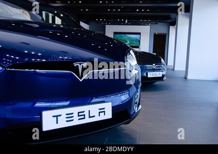 AUCKLAND, NUOVA ZELANDA - 4 aprile 2020: Showroom Blue Tesla Model X ad auckland, nuova zelanda Foto Stock