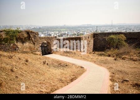 Sentiero sporco nel Forte storico. Dirty Road view immagine di fotografie di scorta di sfondo Foto Stock