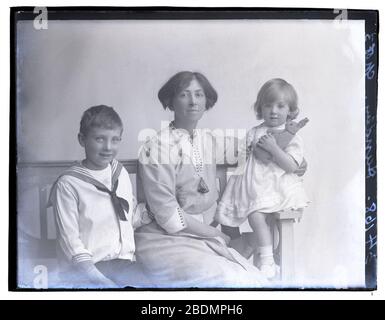 Handly, madre e figli, 21 giu 1915 (16878192978). Foto Stock