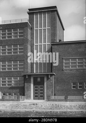 HANSif683 Schule Cuxhaven Teilansicht mit Portal. Foto Stock