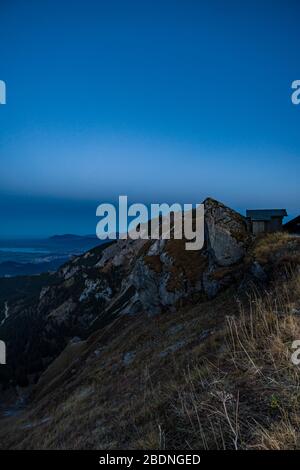 Bellissimo tour in montagna all'Aggenstein al tramonto nel Tannheimer tal Foto Stock