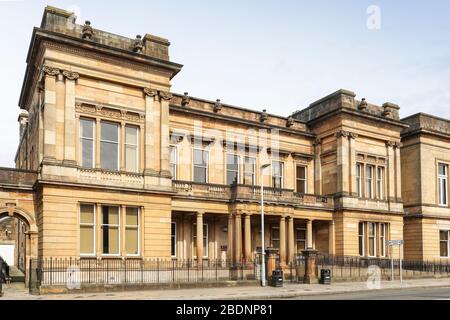 Paisley Sheriff e Justice of the Peace District Court, St James Street, Paisley, Renfrewshire, Scotland, UK Foto Stock