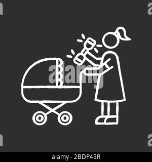 Esperienza neonato gesso bianco icona su sfondo nero. Donna con sonaglino giocattolo. Madre con passeggino. Mamma va a piedi. Maternità, assistenza all'infanzia Illustrazione Vettoriale