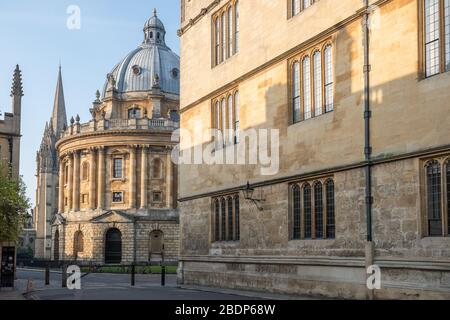 La Biblioteca Bodleiana con Radcliffe Camera e Chiesa di San Marys Foto Stock