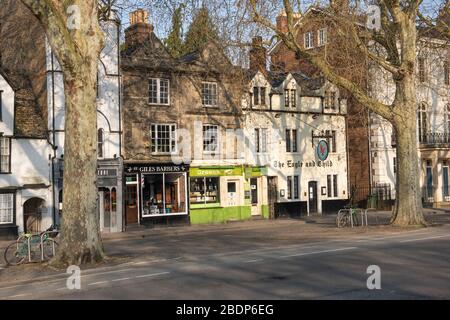 St. Giles, Oxford, deserta. Preso in consegna il fine settimana di Pasqua 2020, quando la città di Oxford era a Covid Lockdown Foto Stock
