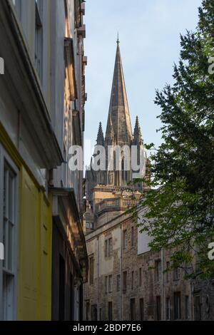 La chiesa di St. Marys sorge sopra Oriel Street, Oxford Foto Stock