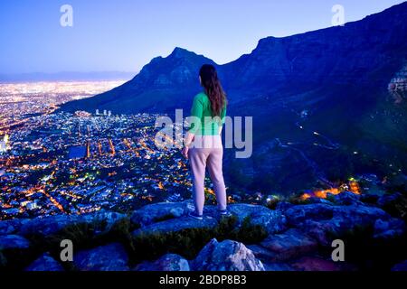 Affacciato su Città del Capo da Lion's Head Foto Stock