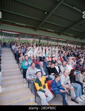 Agosto 1990, amichevole partita di calcio al Walsall FC, contro Aston Villa, per segnare l'apertura del nuovo stadio, West Midlands, Regno Unito Foto Stock