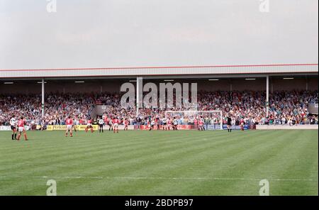 Agosto 1990, amichevole partita di calcio al Walsall FC, contro Aston Villa, per segnare l'apertura del nuovo stadio, West Midlands, Regno Unito Foto Stock