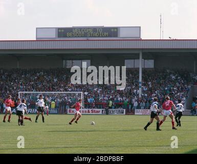 Agosto 1990, amichevole partita di calcio al Walsall FC, contro Aston Villa, per segnare l'apertura del nuovo stadio, West Midlands, Regno Unito Foto Stock