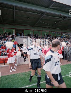 Agosto 1990, amichevole partita di calcio al Walsall FC, contro Aston Villa, per segnare l'apertura del nuovo stadio, West Midlands, Regno Unito Foto Stock