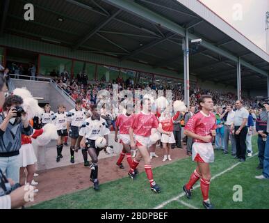 Agosto 1990, amichevole partita di calcio al Walsall FC, contro Aston Villa, per segnare l'apertura del nuovo stadio, West Midlands, Regno Unito Foto Stock