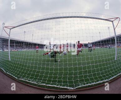 Agosto 1990, amichevole partita di calcio al Walsall FC, contro Aston Villa, per segnare l'apertura del nuovo stadio, West Midlands, Regno Unito Foto Stock