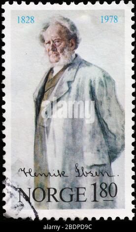 Ritratto di Henrik Ibsen su francobollo norvegese Foto Stock