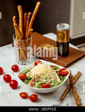 caesar insalata con pollo e cracker Foto Stock