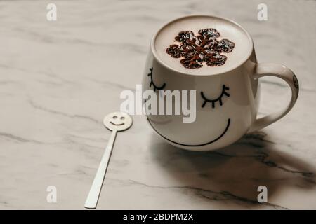 Una tazza di cioccolata calda primo piano foto Foto Stock