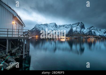 Bellissimo paesaggio invernale nelle Isole Lofoten, Norvegia Foto Stock