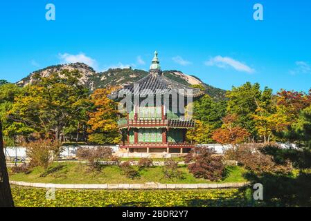 Hyangwonjeong Pavilion di Gyeongbokgung, Seoul Foto Stock